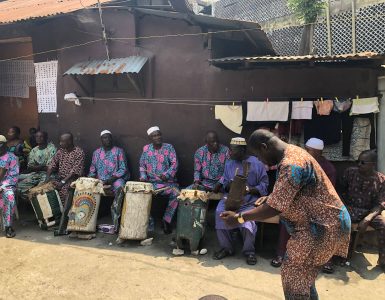 drummers-outside-queen-mother_s-palace